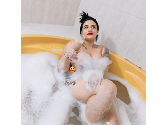 MIA MISTERIO, SENSUALIDAD Y COMPLICIDAD