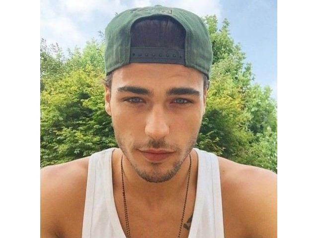 Hombre Italiano Implicado, Cariñoso ️.