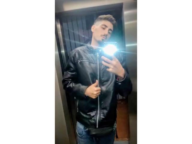 Joven twins hetero curioso