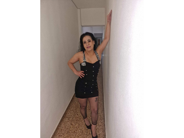 MADURITA SEXY CUARENTONA SOLITA EN NI PISO