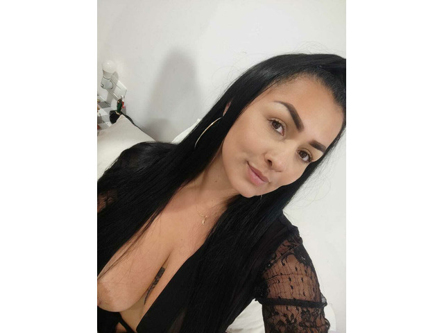 SALOMÉ HERMOSA LATINA CON CURVAS DE LUJO