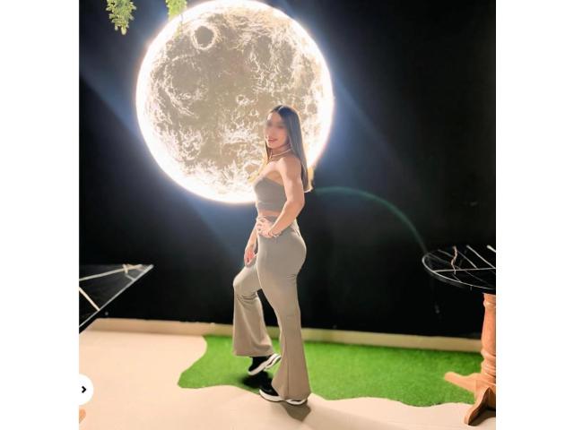 MELANY, MIS MANOS ACARICIARAN TU CUERPO