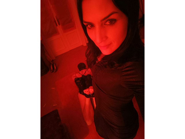 Mistress Mía, nacida para subyugar
