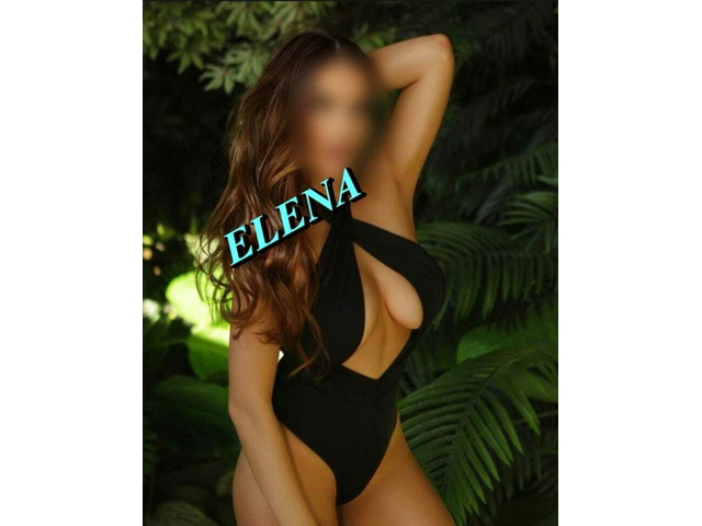 jovencita juguetona y mimosa