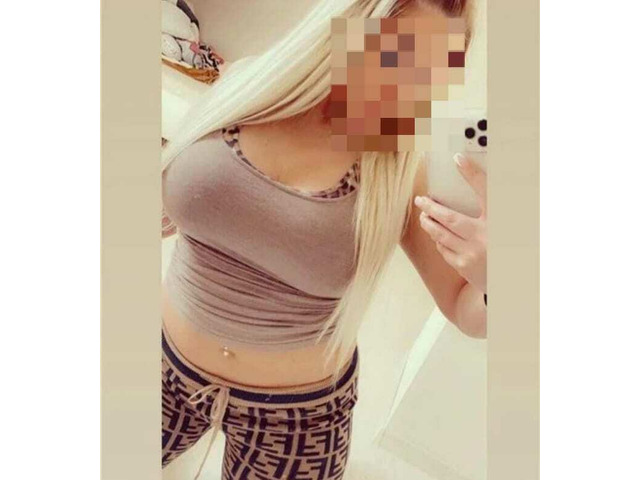 Sonia española rubia con pechos grandes