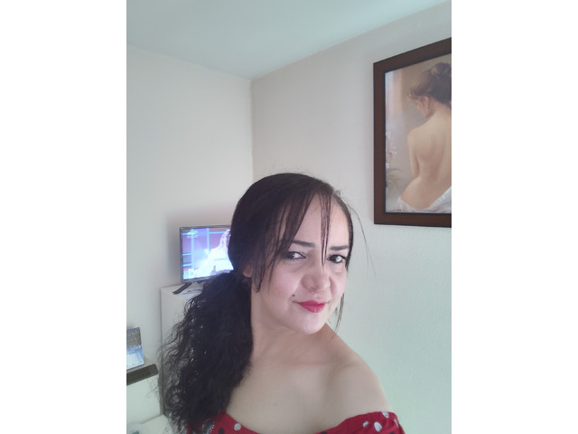 ESPAÑOLA SENSUAL MORENAZA