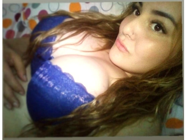 Gaby latina rubia cariñosa y complaciente