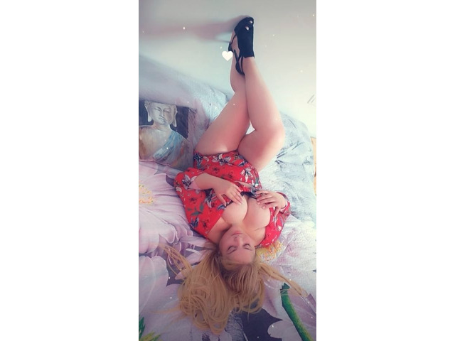 RUBIA HERMOSA Y ARDIENTE