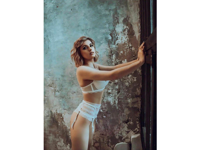 JOVEN GUAPA IMPLICADA Y SEXY