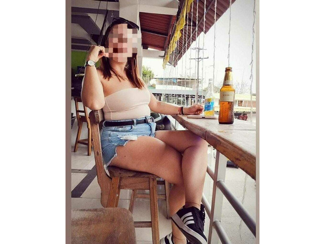 Joven latina muy simpática