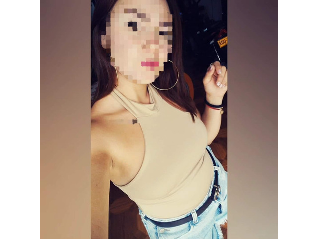 Joven latina muy simpática