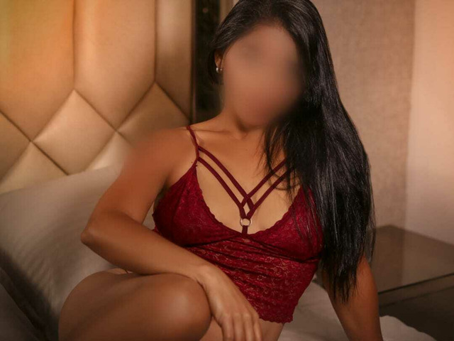 LUNA QUIERO CHUPARTE BIEN RICO