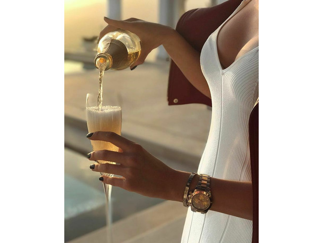 AMBICIOSAS Y ELEGANTES CHICAS