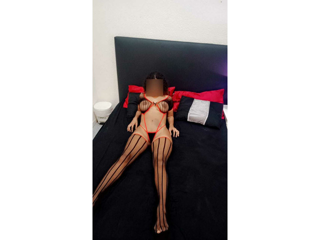 CUERPO DE BARBIE, MORENA TOP . . . SALIDAS