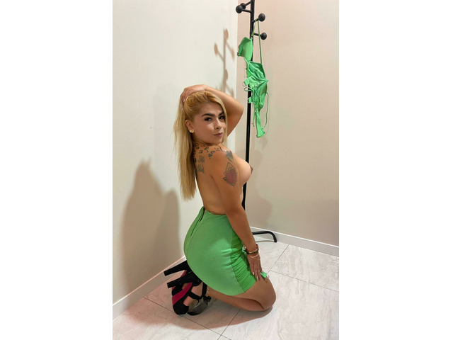 HERMOSA RUBIA CACHONDA Y LUJURIOSA