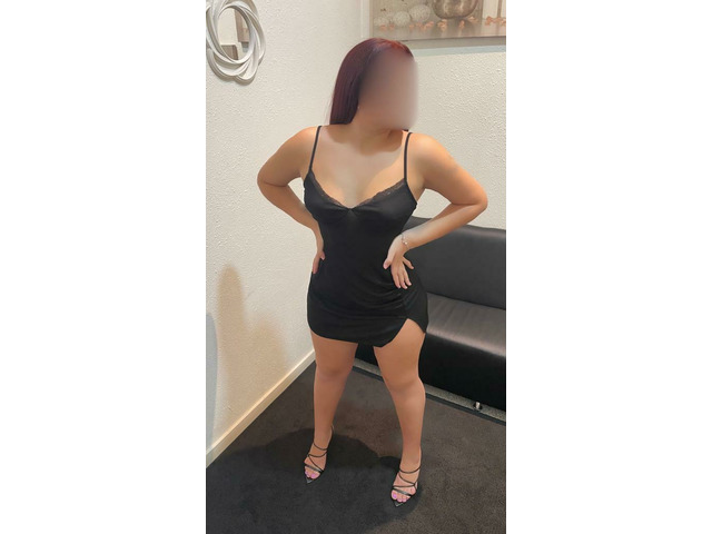 PROVOCATIVA, ESTRECHITA Y EXCITANTE . . .