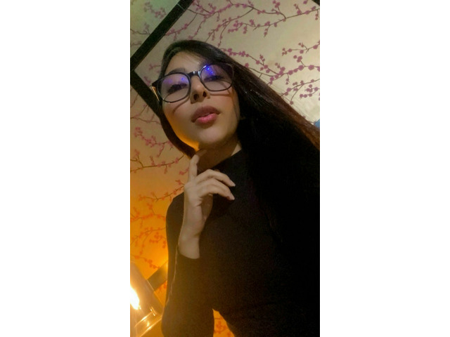 ME LLAMO ZOE ESCRIBEME Y QUEDAMOS. . . !!!