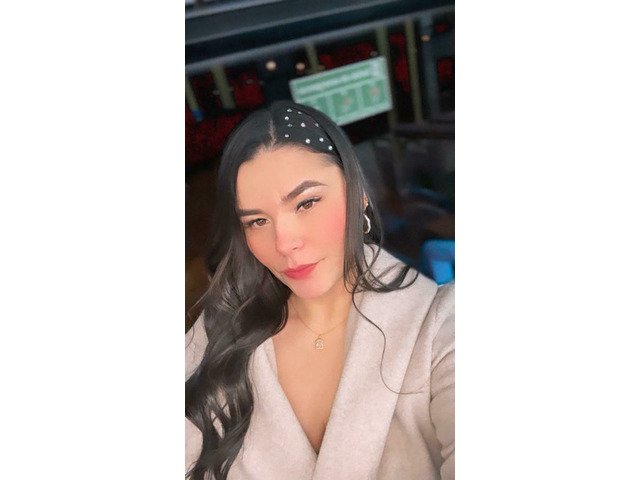 GUAPA Y EXTROVERTIDA