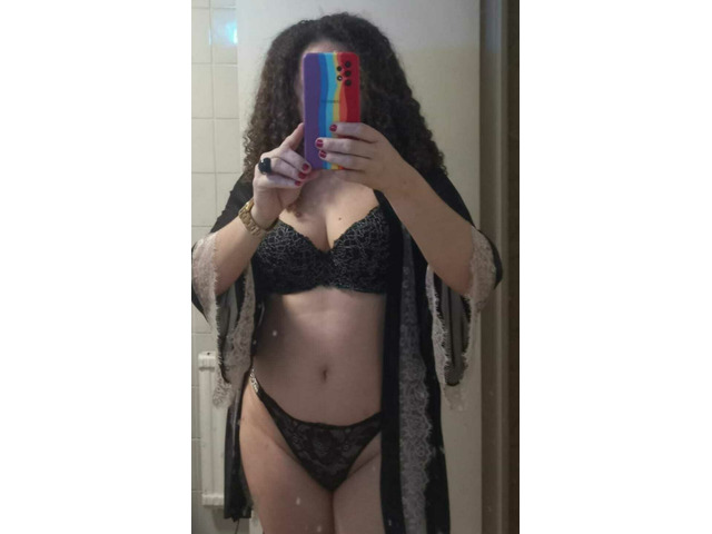 ALINE INICIADA EN ESTE MUNDO. . MUY CACHONDA