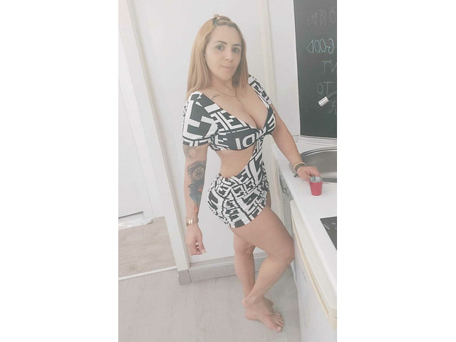 aleja deliciosos pechos  juguetones