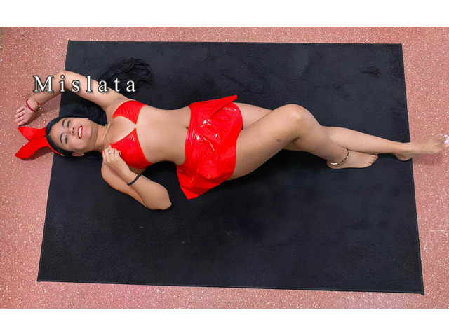 LATINA ENCANTADORA Y COMPLACIENTE