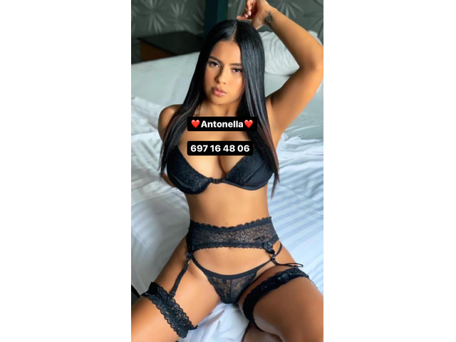 Antonella pibon colombiano de 22 años