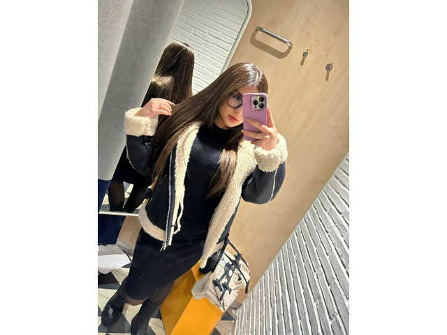 Tiffany, encantadora y con un lunar sensual