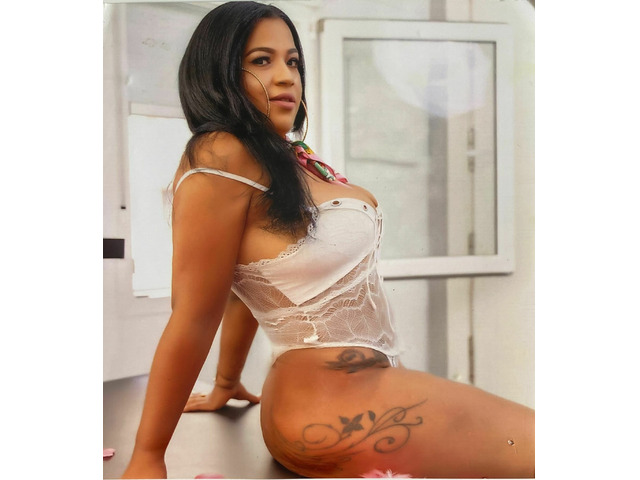 JOVENCITA JUGUETONA VA SIEMPRE DE FIESTA