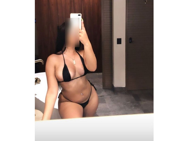 Señorita llena de belleza y seducción