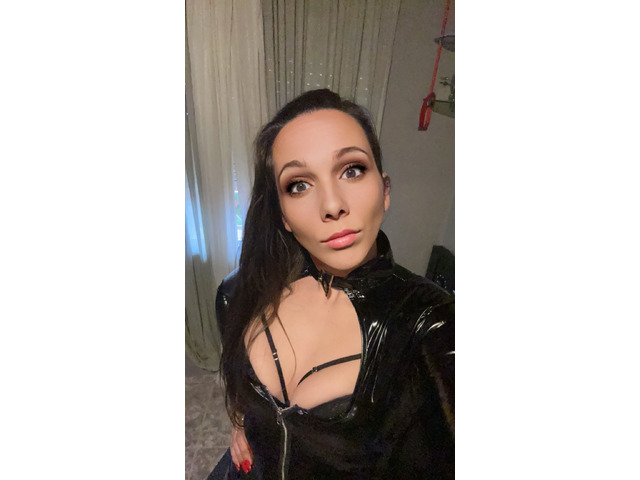 Ama Mixary humillacion lluvia escupitajos