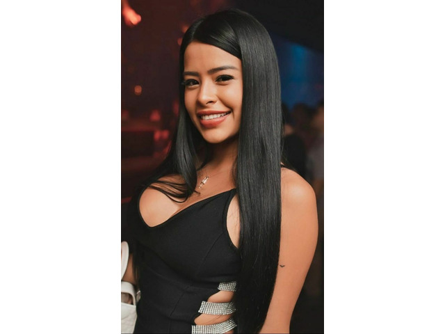 JOVEN Y BELLA COLOMBIANA