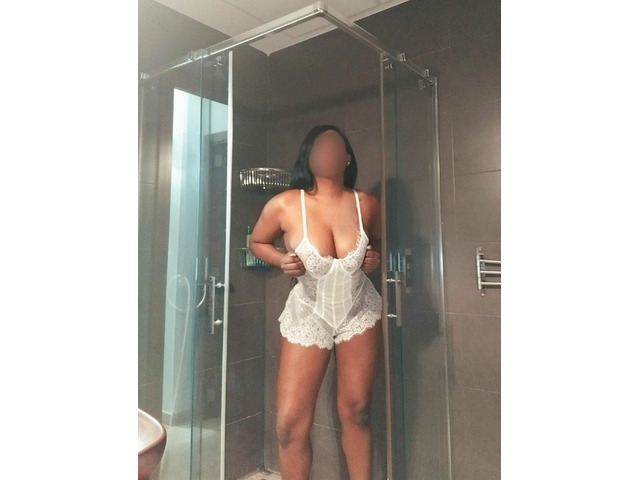 SEXY Y ENCANTADORA MUJER CON LINDAS CURVAS