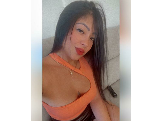 GUAPA LATINA EXTROVERTIDA Y APASIONADA