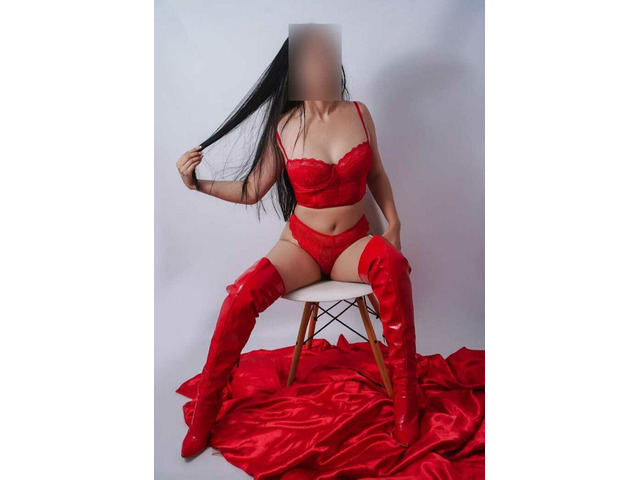 CHICA DELGADITA Y CARIÑOSA