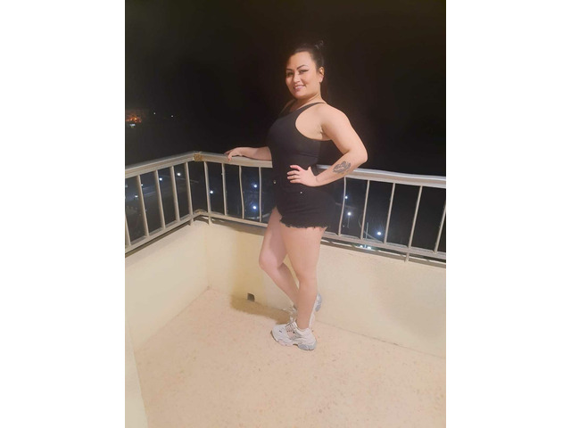 CAUTIVADORA  Y  AMABLE  JOVEN COLOMBIANA