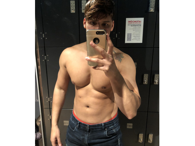 Moreno latino vicioso con vida hetero
