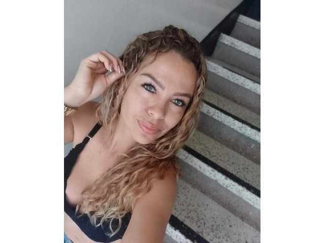 EXTROVERTIDA Y COMPLACIENTE