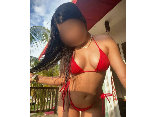 CON UNA BOQUITA MUY CHUPONA PARA TII