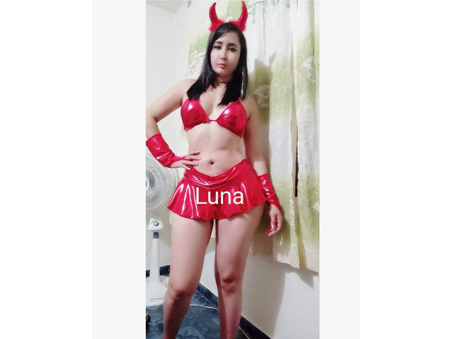 SOY LA MUJER DE TUS SUEÑOS HUMEDOS. .