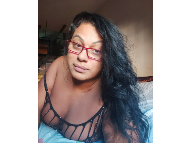 Travesti Marcela  madurita complaciente