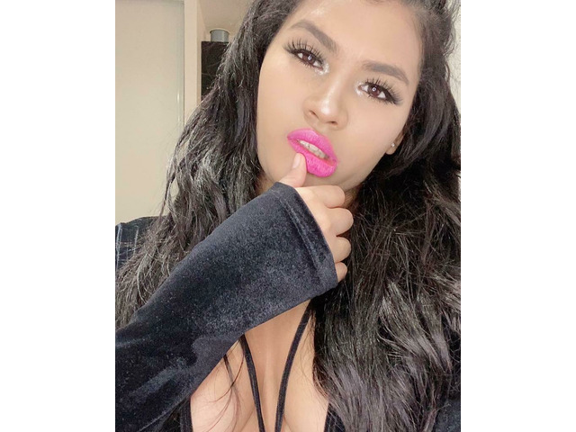 LATINA MUY GUARRA Y ARDIENTE