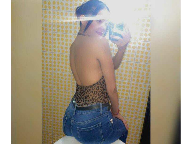ZARA ESPAÑOLA DE 21 AÑOS