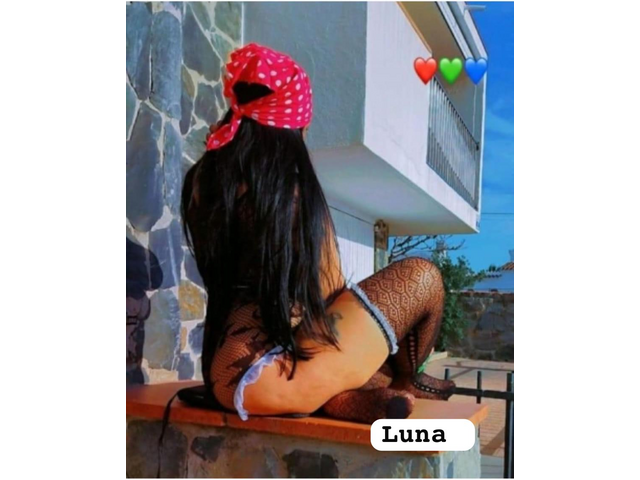 MORENA, FIESTERA Y MORBOSA