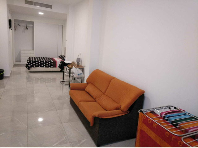 Se alquila apartamento para 1 persona