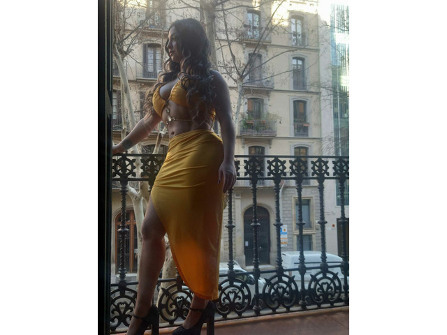 DULCE UNA LATINA HERMOSA