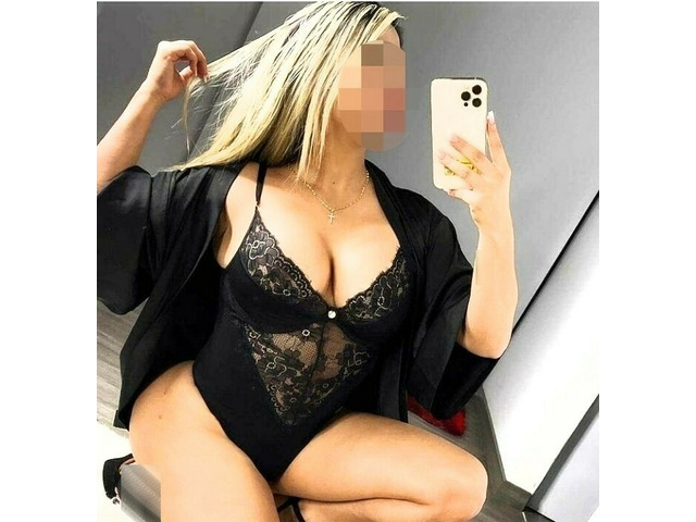 LATINA EXÓTICA Y ENCANTADORA