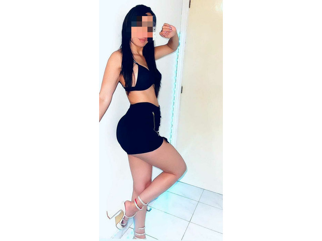 Luna una morena fiestera muy delgadita