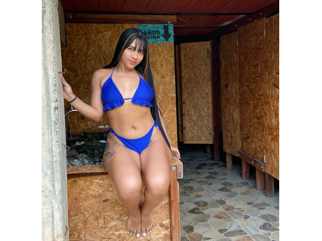 Sensual morena super jovencita