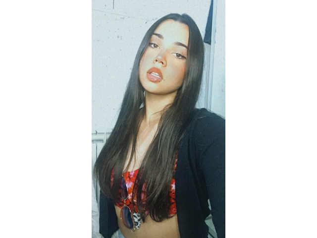 NIÑA JUGUETONA