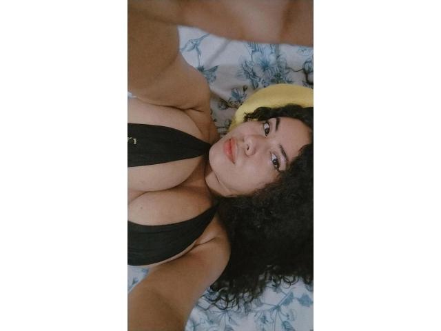 ISA LATINA EXOTICA Y MUY ARDIENTE
